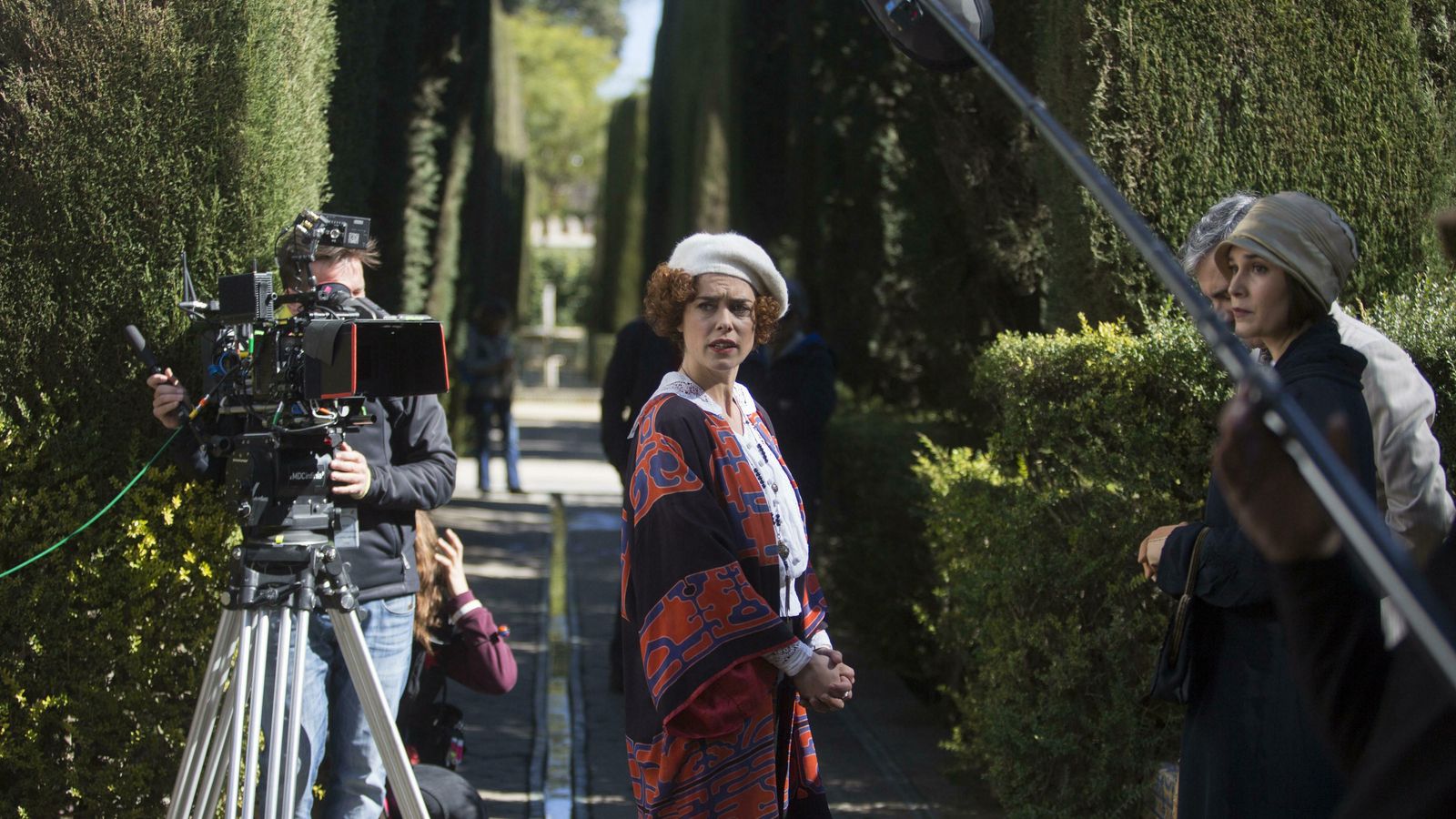 Patricia López Arnaiz en un momento del rodaje en el Alcázar de Sevilla.