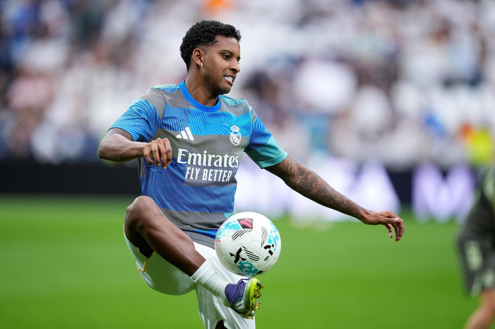 EuropaPress_6970295_Rodrygo_of_Real_Madrid_CF_warms_up_during_the_Span.jpg