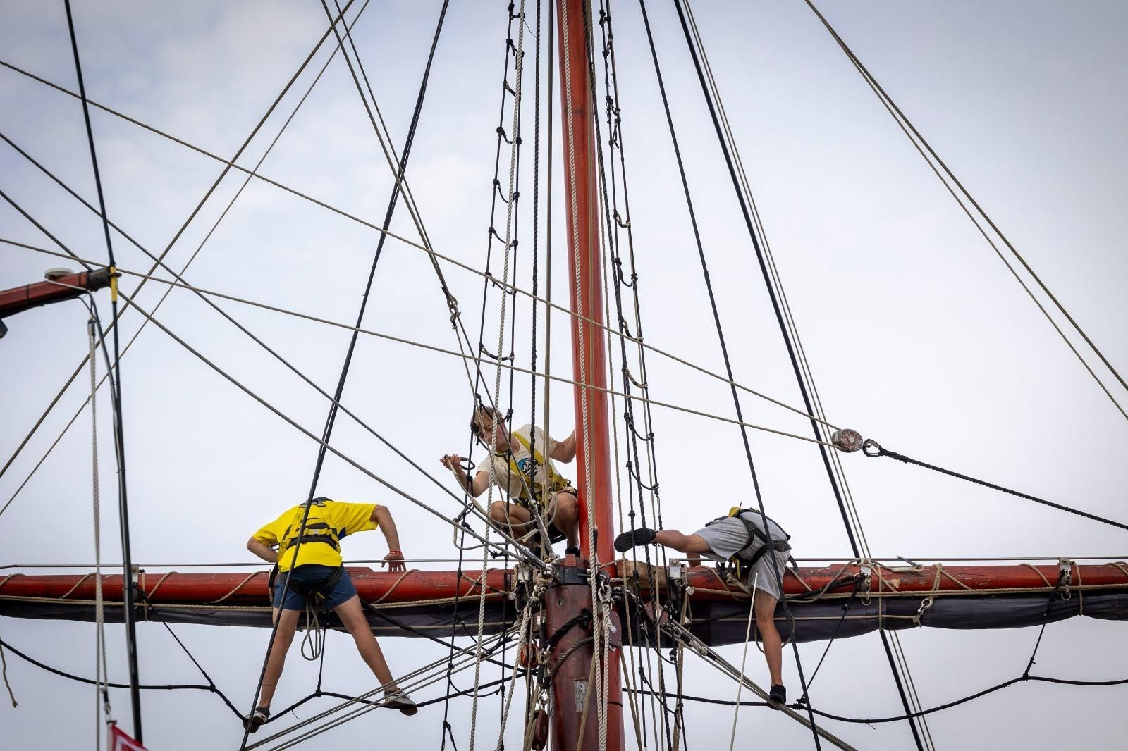 Las imágenes de la llegada del 'Capitán Miranda' a la Gran Regata 2023 de Cádiz