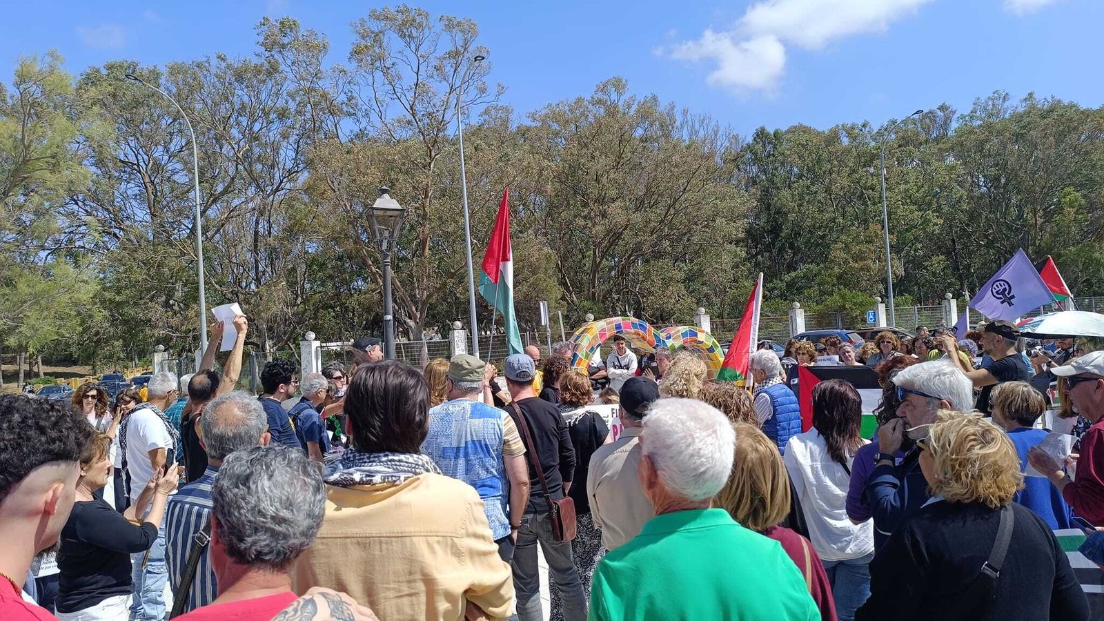 Distintos colectivos exigieron la paz y rechazaron la muerte de miles de civiles en Palestina.