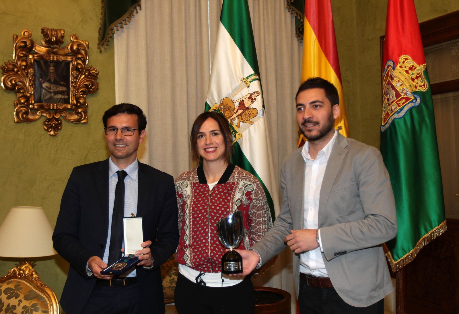 Alhambra Nievas, recibida en el Ayuntamiento de Granada