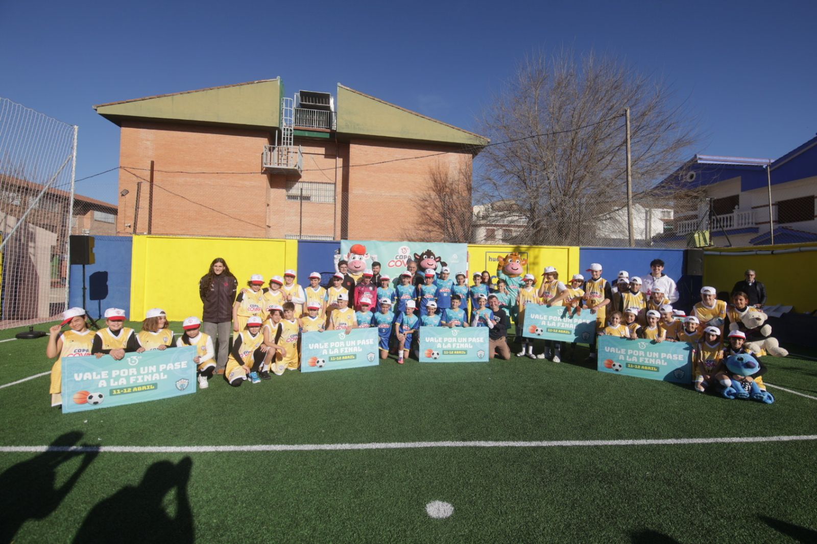 Foto de familia de los cinco campeones de las cinco categorías de la 13ª Copa COVAP celebrada en Huétor Tájar (Granada)