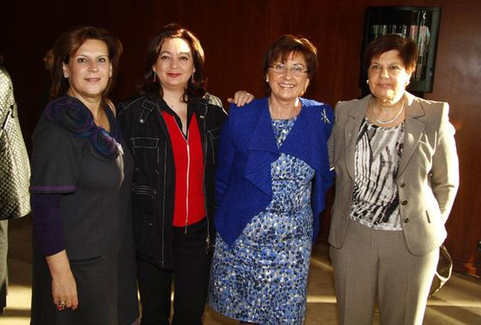 Rosa Torres, presidenta del PSOE-A, la consejera de Presidencia, Mar Moreno, la parlamentaria Marisa Bustinduy y la consejera de Obras Públicas, Josefina Cruz. 

Foto: Juan Carlos Vazquez y Victoria Hidalgo