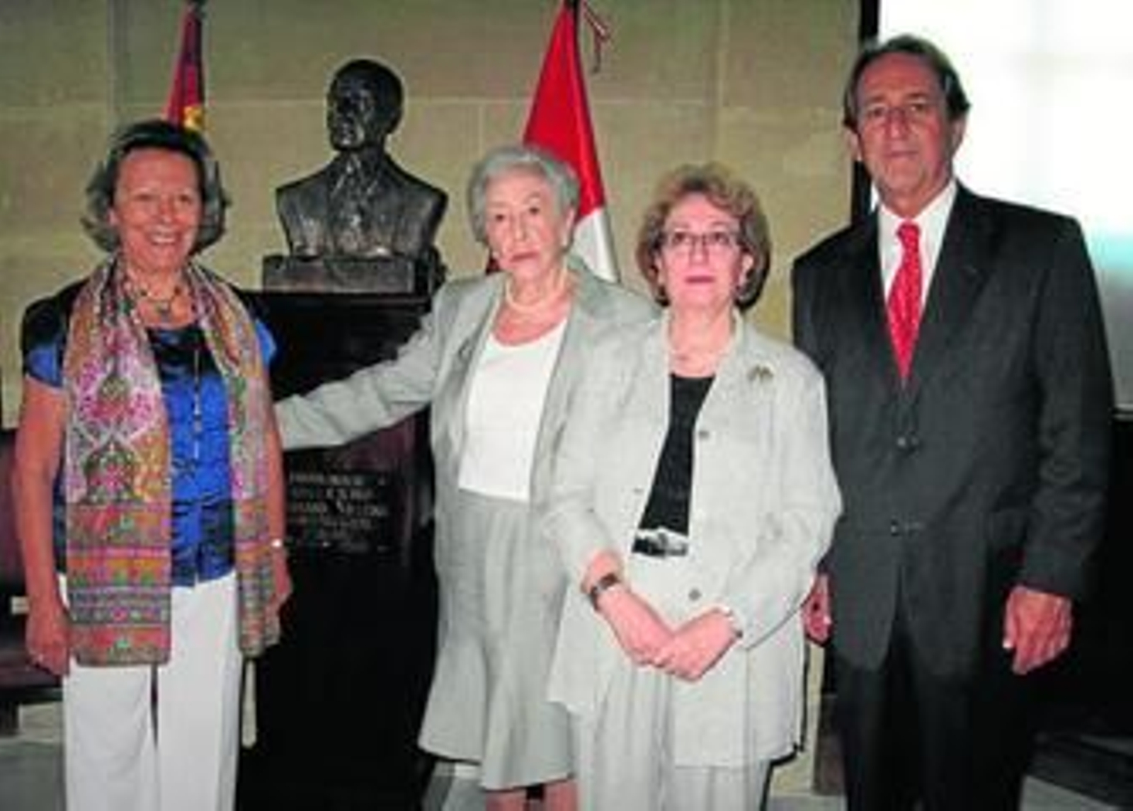 Homenaje del Archivo de Indias al embajador Lohmann Homenaje del Archivo de Indias al embajador Lohmann