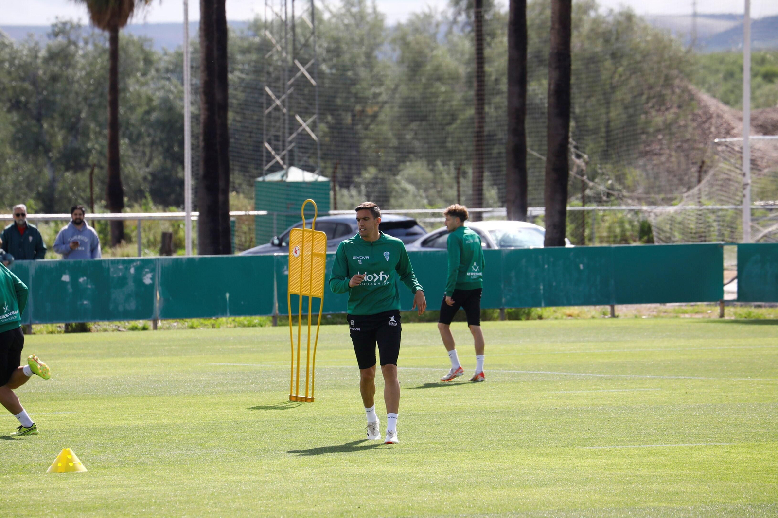 Las mejores fotos de un entrenamiento del Córdoba CF con notable presencia de su afición