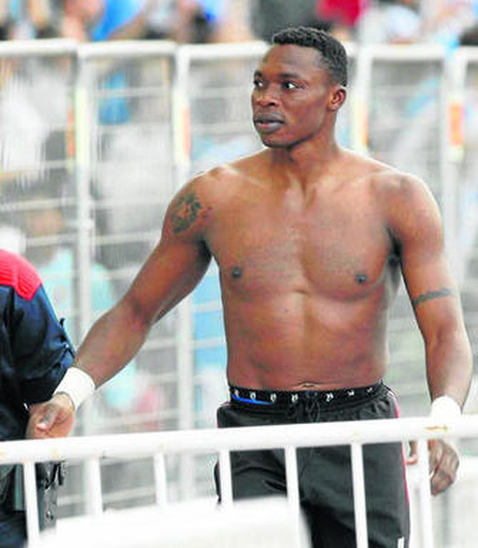 Kameni, en el estadio de Montjuïc, precisamente tras jugar contra el Málaga.