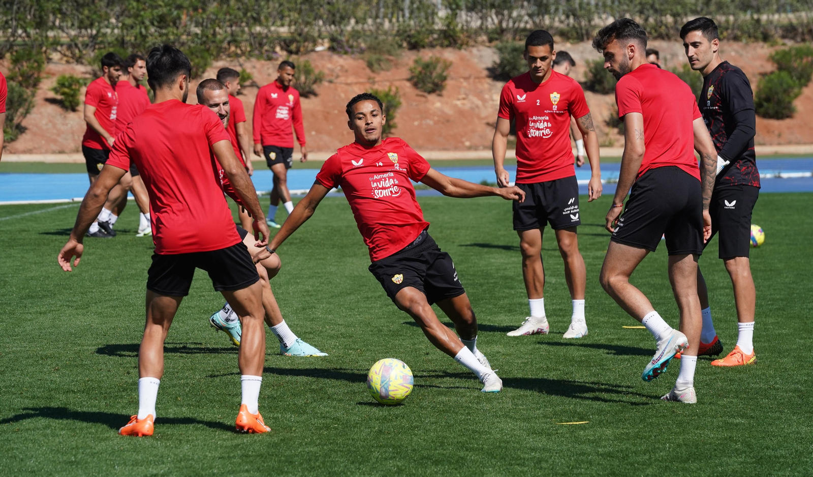 El extremo brasileño, en el interior de un rondo este jueves