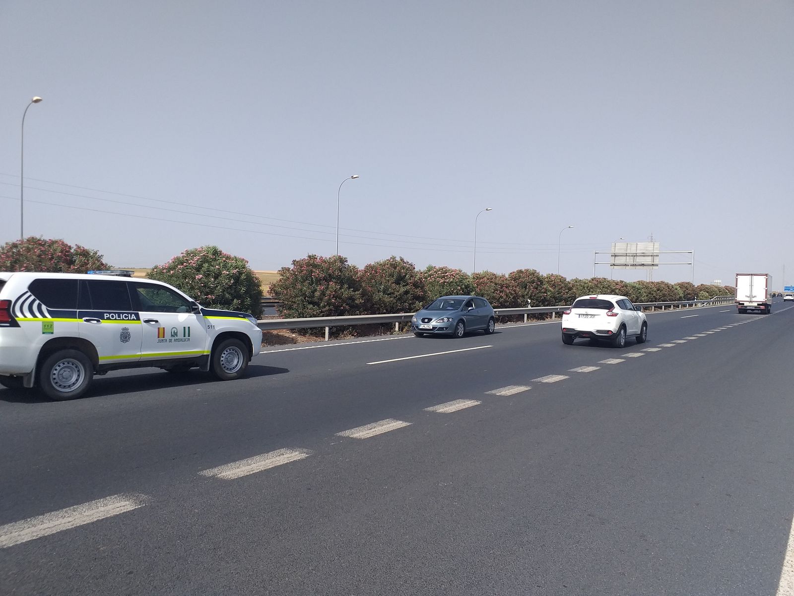 Imagen del vehículo ya detenido por la Policía autonómica en la A-49.
