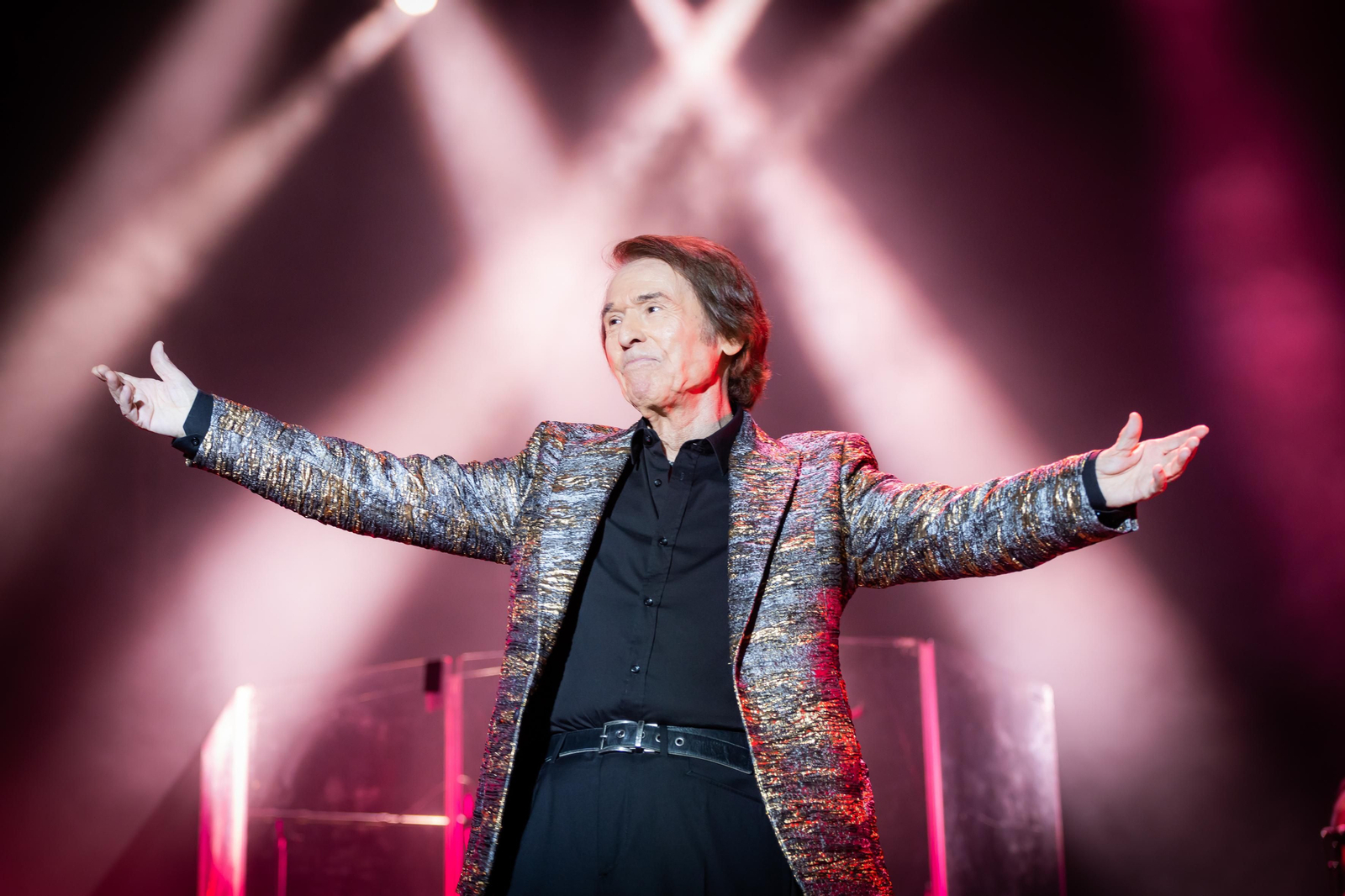 Imágenes de la actuación de Raphael en el Concert Music