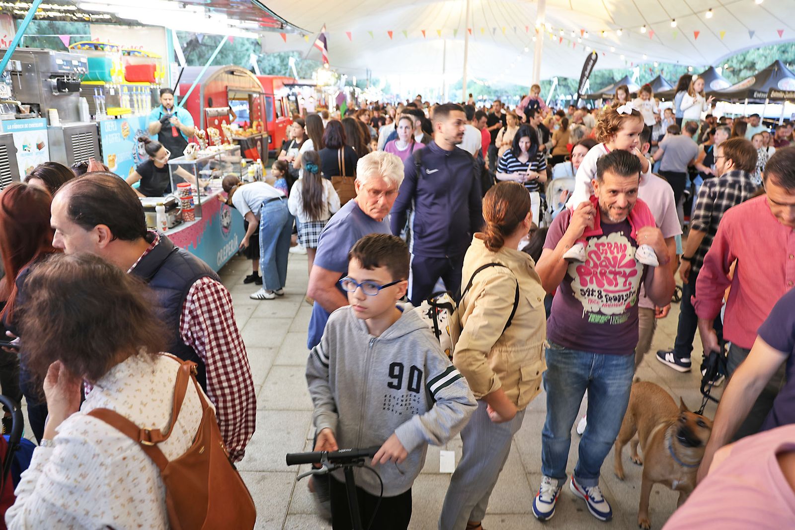 Imágenes del Festival Mundial de Foodtrucks y los cantajuegos DIsney en Huelva
