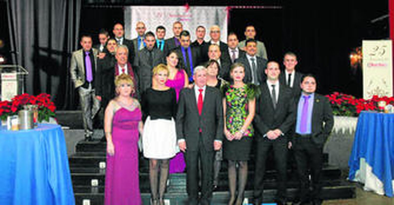 Plantilla de Rami Frío en el Teatro Cervantes, donde tuvo lugar la celebración del 25 aniversario.