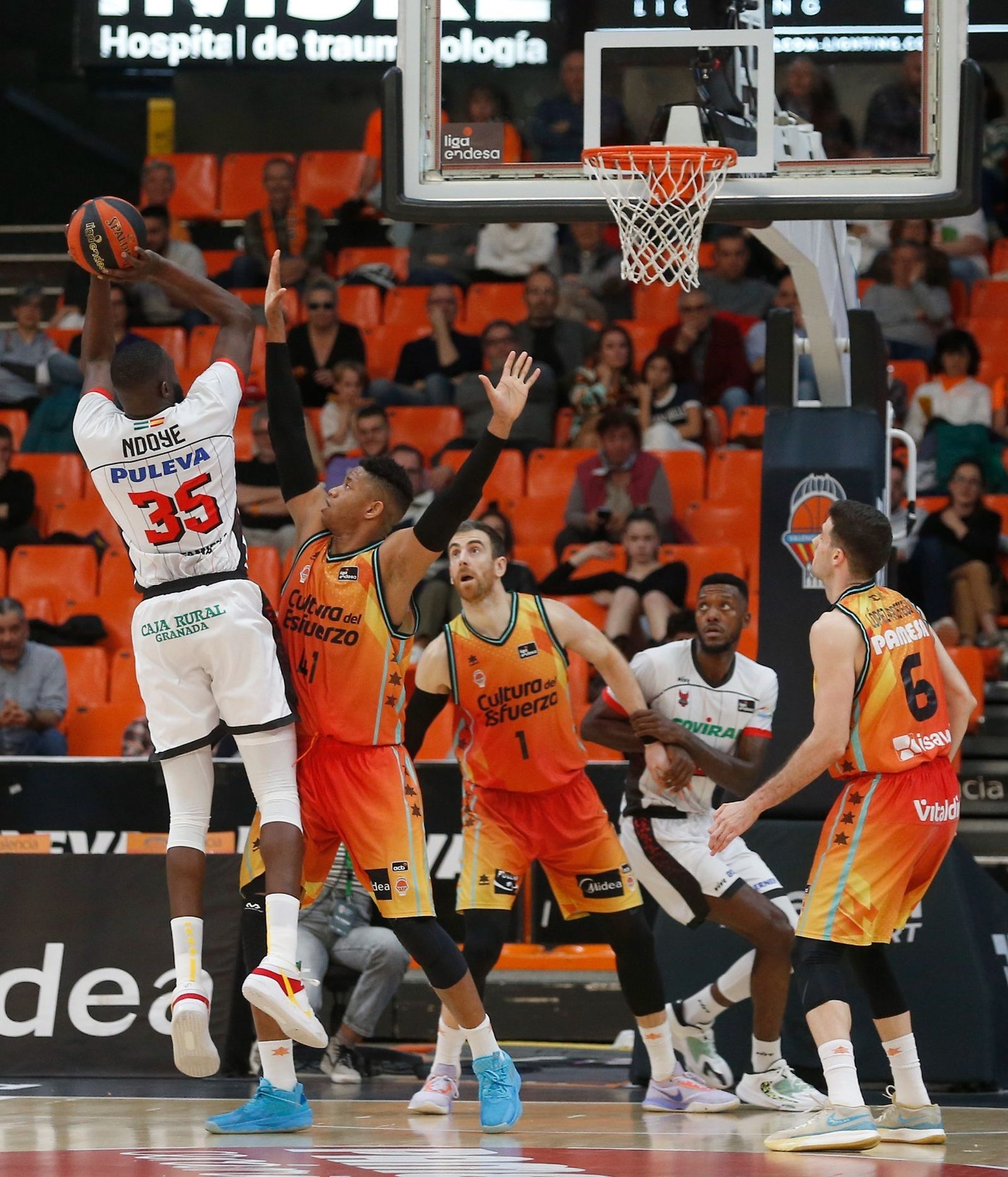 El Valencia Basket-Covirán Granada, en imágenes