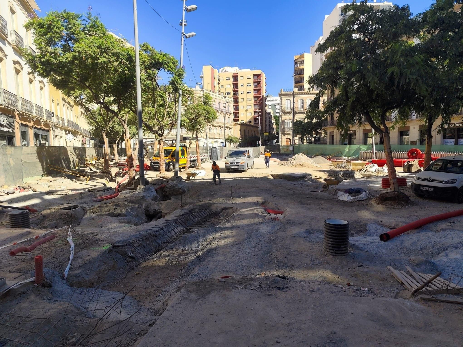 Obras de remodelación de la Puerta de Purchena.