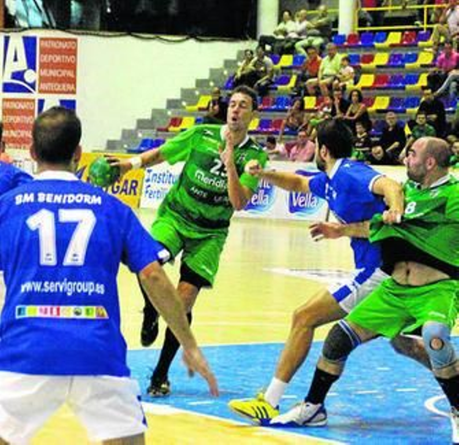 Un jugador del Meridiano Antequera en partido reciente. Un jugador del Meridiano Antequera en partido reciente.