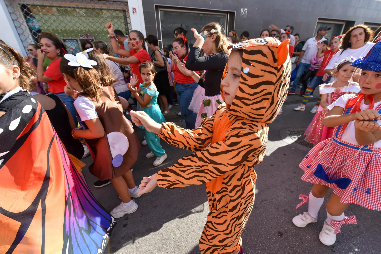 Búscate en las fotos de la cabalgata del Día del Niño en Los Barrios