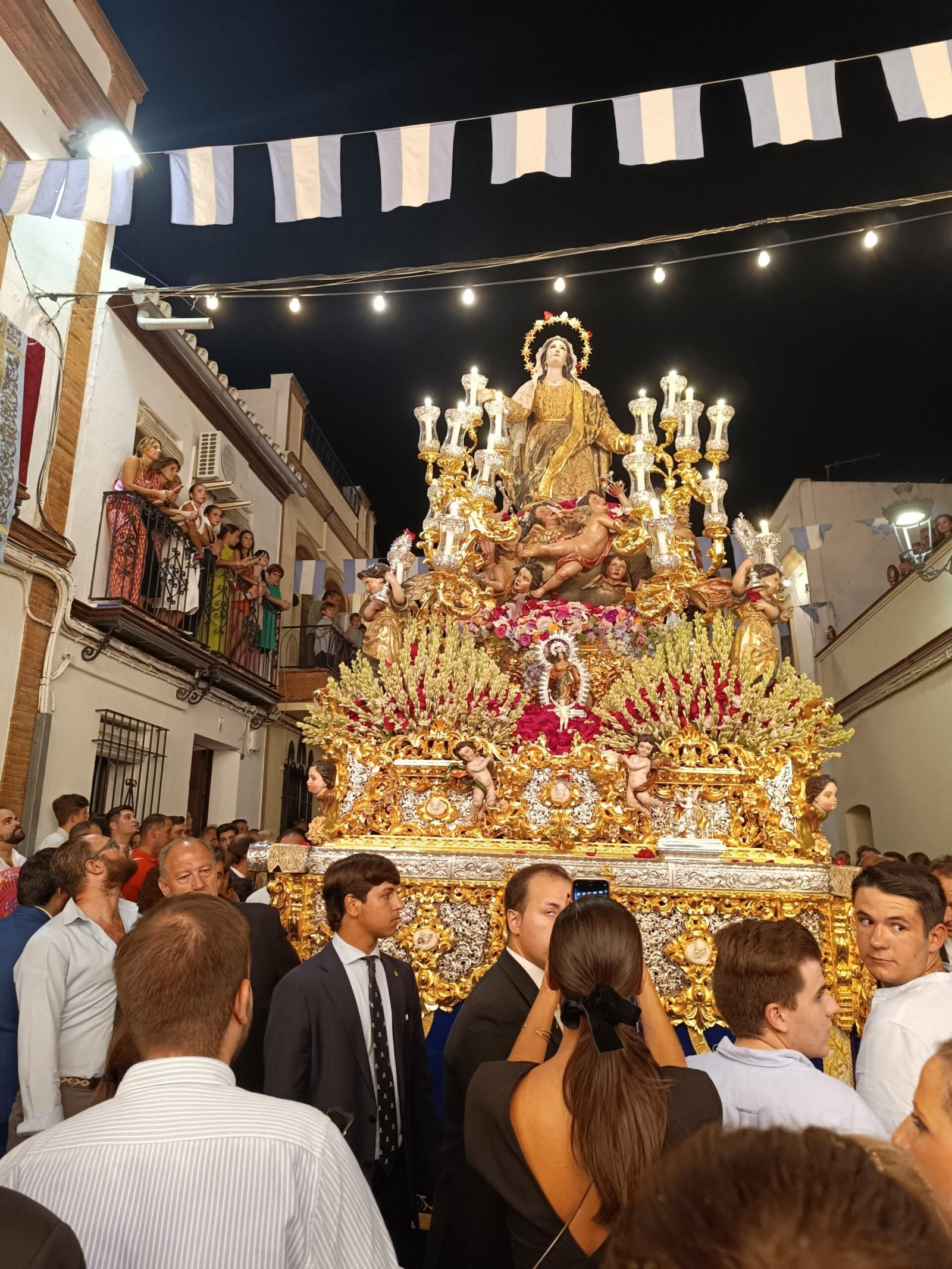 El completísimo paso de la Asunción de Cantillana.