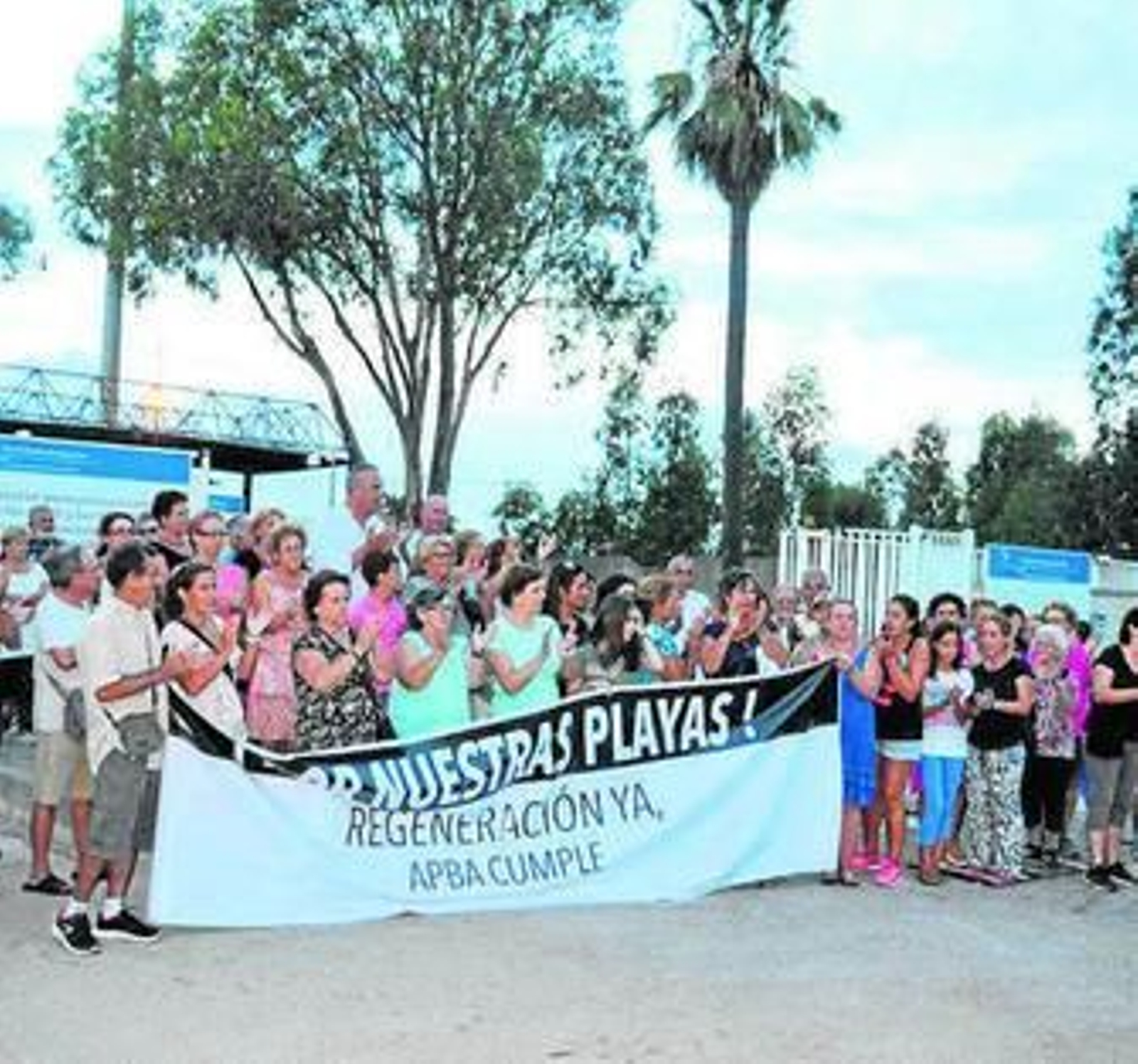Imagen de la concentración, ayer en Puente Mayorga.