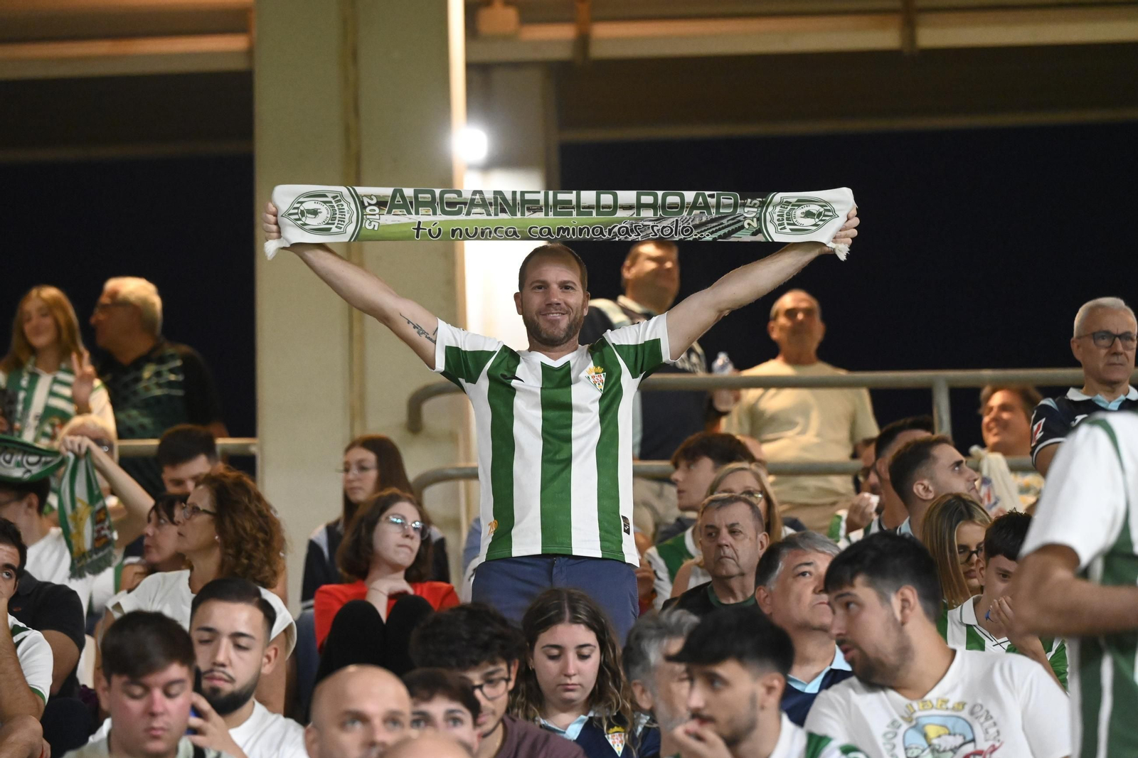 Las mejores fotos del ambiente en El Arcángel para el Córdoba CF - Racing de Santander