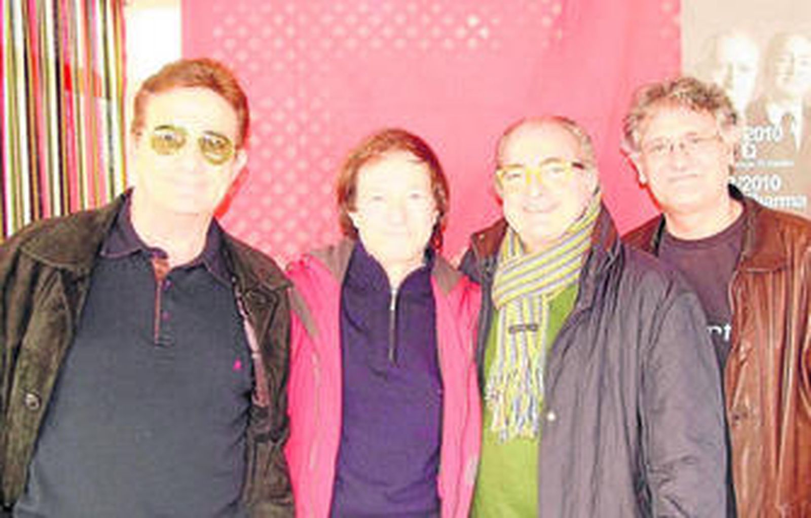 Los Sirex ayer por la tarde en la bodega Tres Jotas de Roquetas donde firmaron discos.