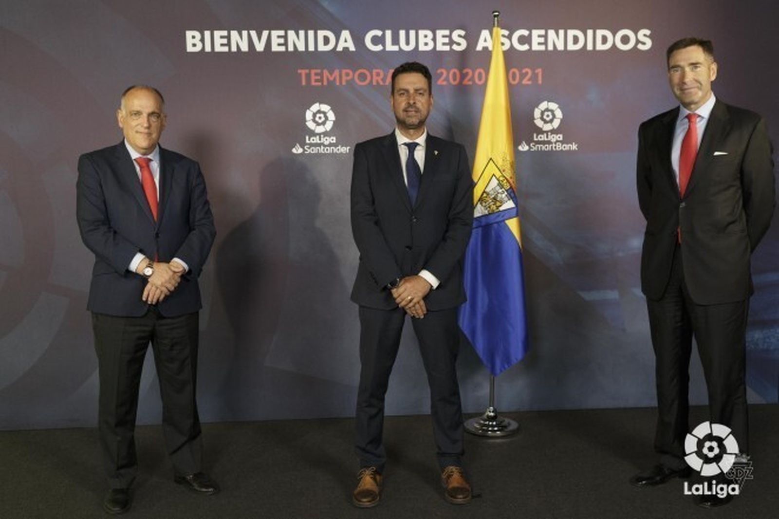 Martín José García, entre Tebas (i) y Aboukhair.