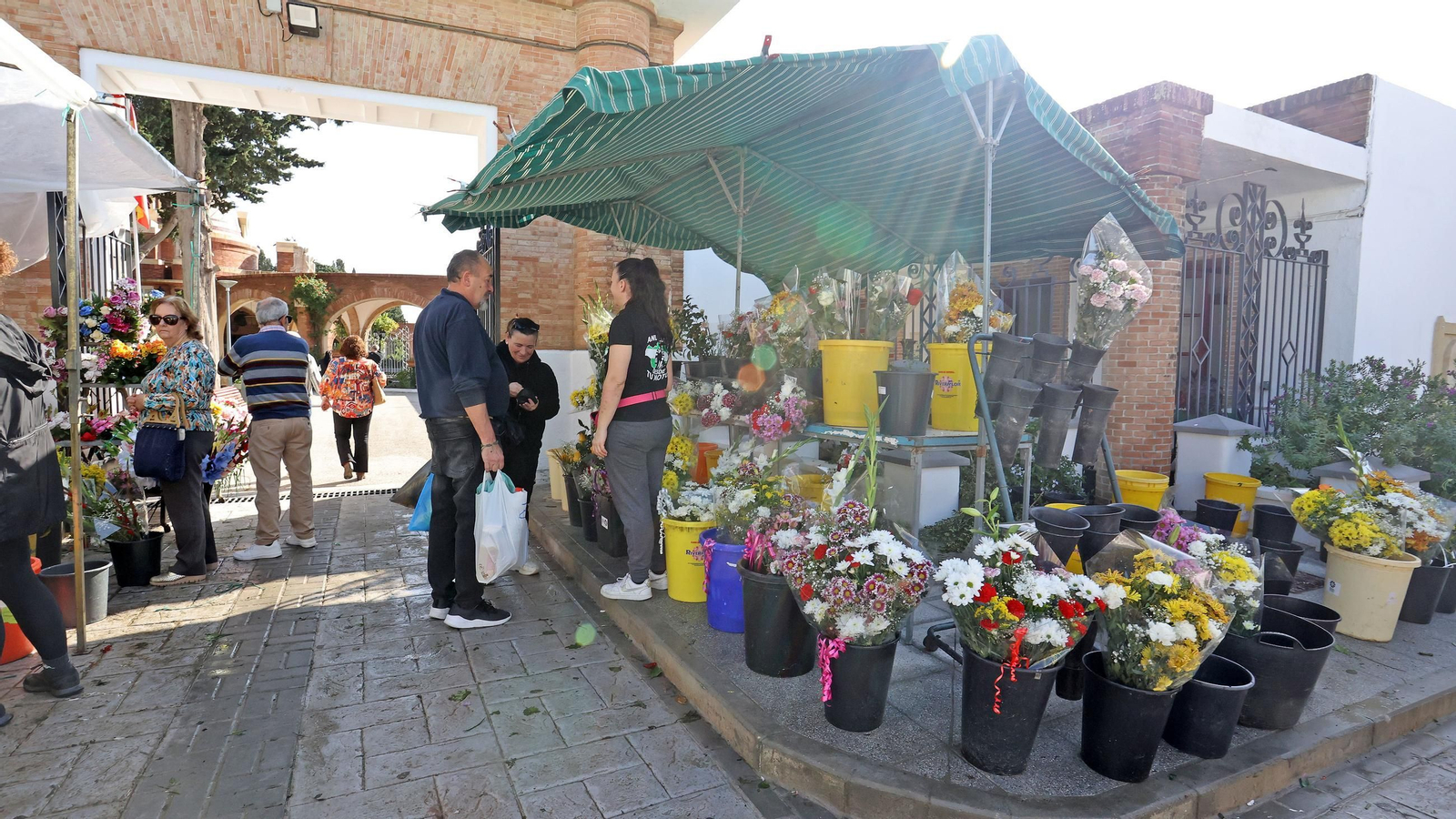 Imágenes del cementerio de Jerez en el Día de los Fieles Difuntos