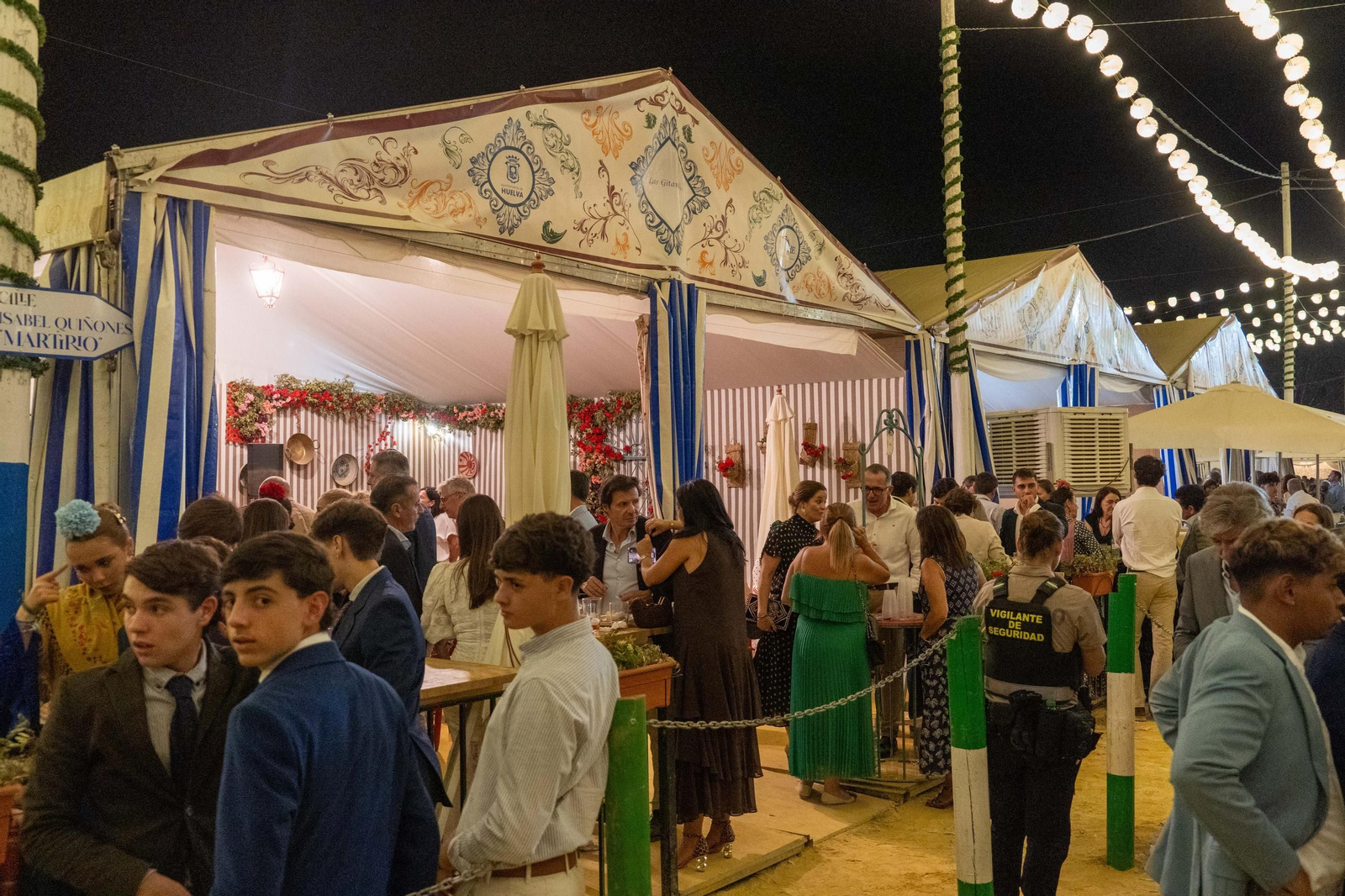 Imágenes del ambiente del ambiente de la noche del domingo en la Feria de Otoño y del Caballo 2025 de Huelva