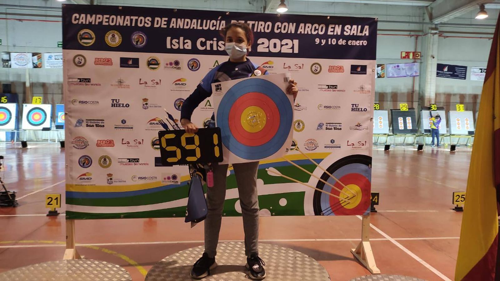 Marta Aznar posa tras batir el récord de España en este Campeonato.