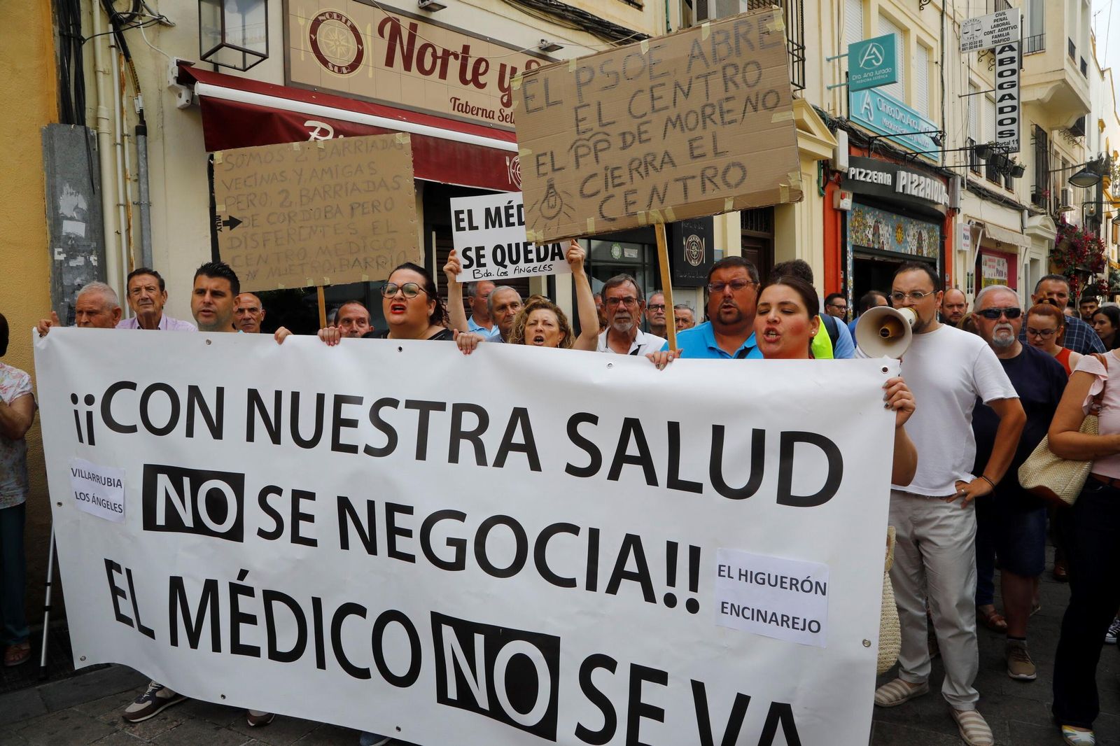 Las imágenes de la protesta de los vecinos de Villarrubia en defensa de la sanidad pública