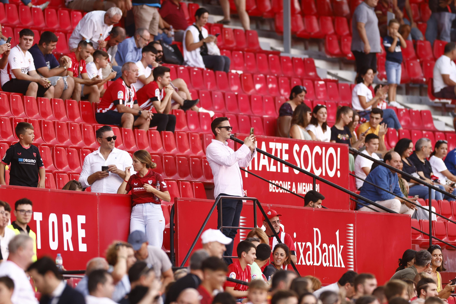 Búscate en las fotos del Sevilla-Athletic