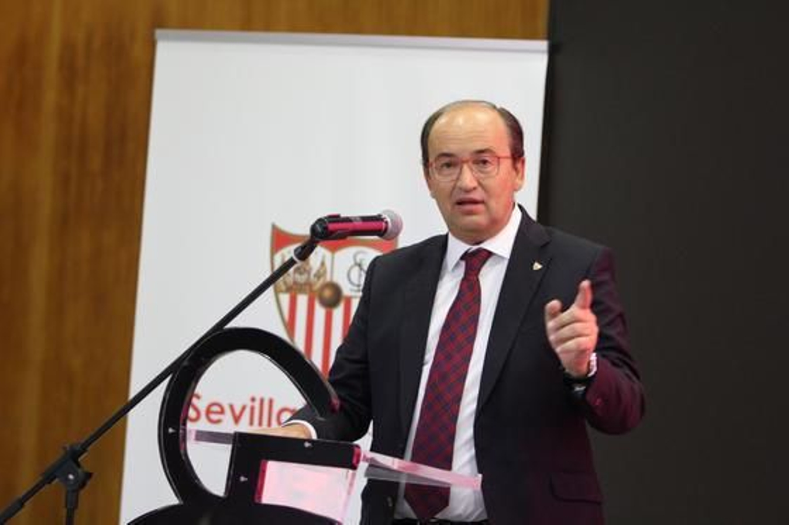 José Castro se dirige a los medios.

Foto: Belén Vargas