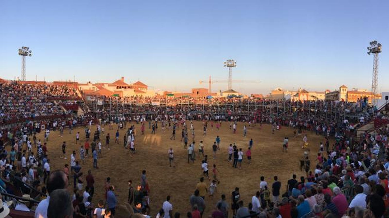La plaza de toros de La Algaba durante sus fiestas.