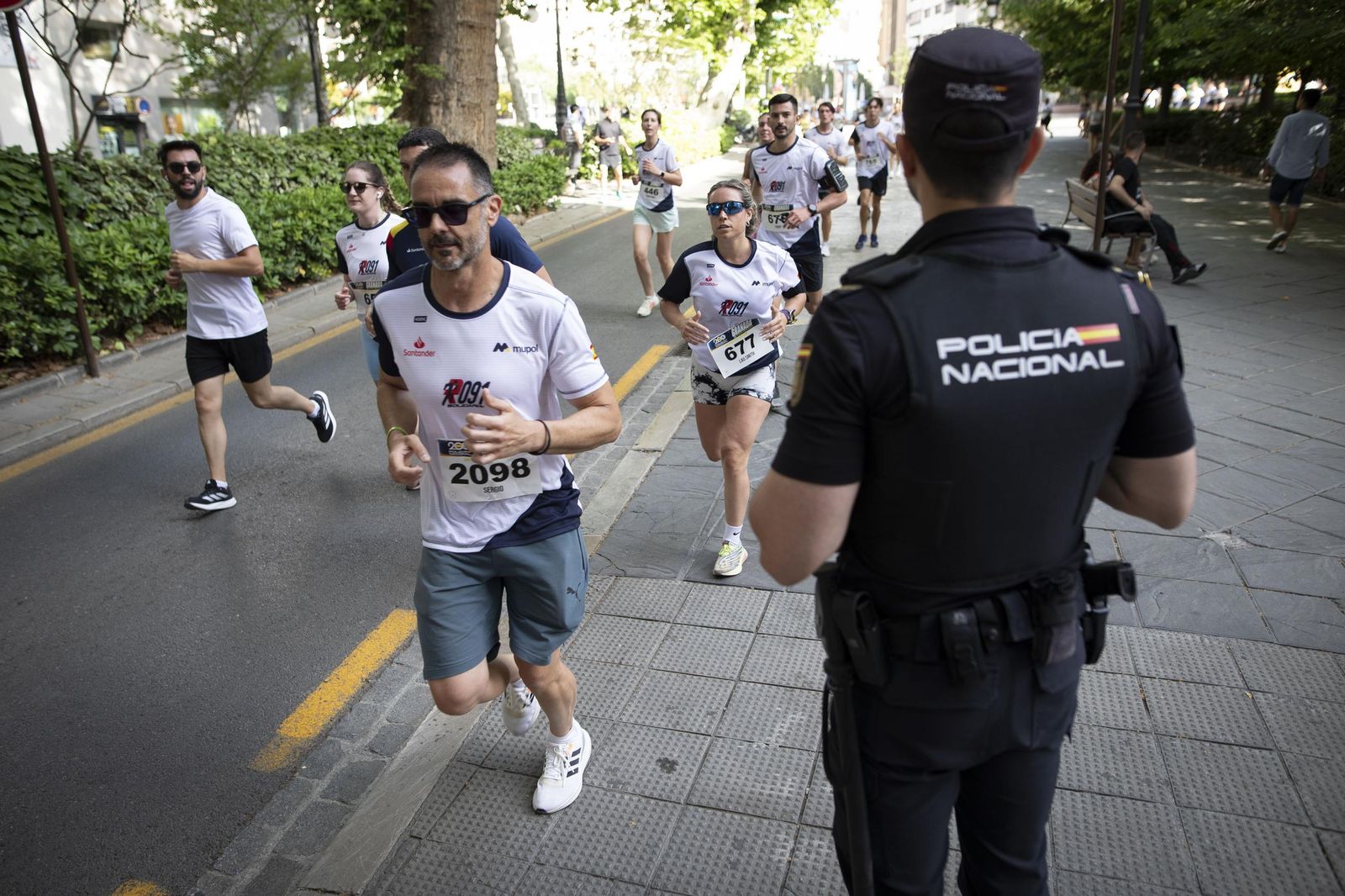 Un momento de la Carrera de la Policia Nacional en Granada este sábado