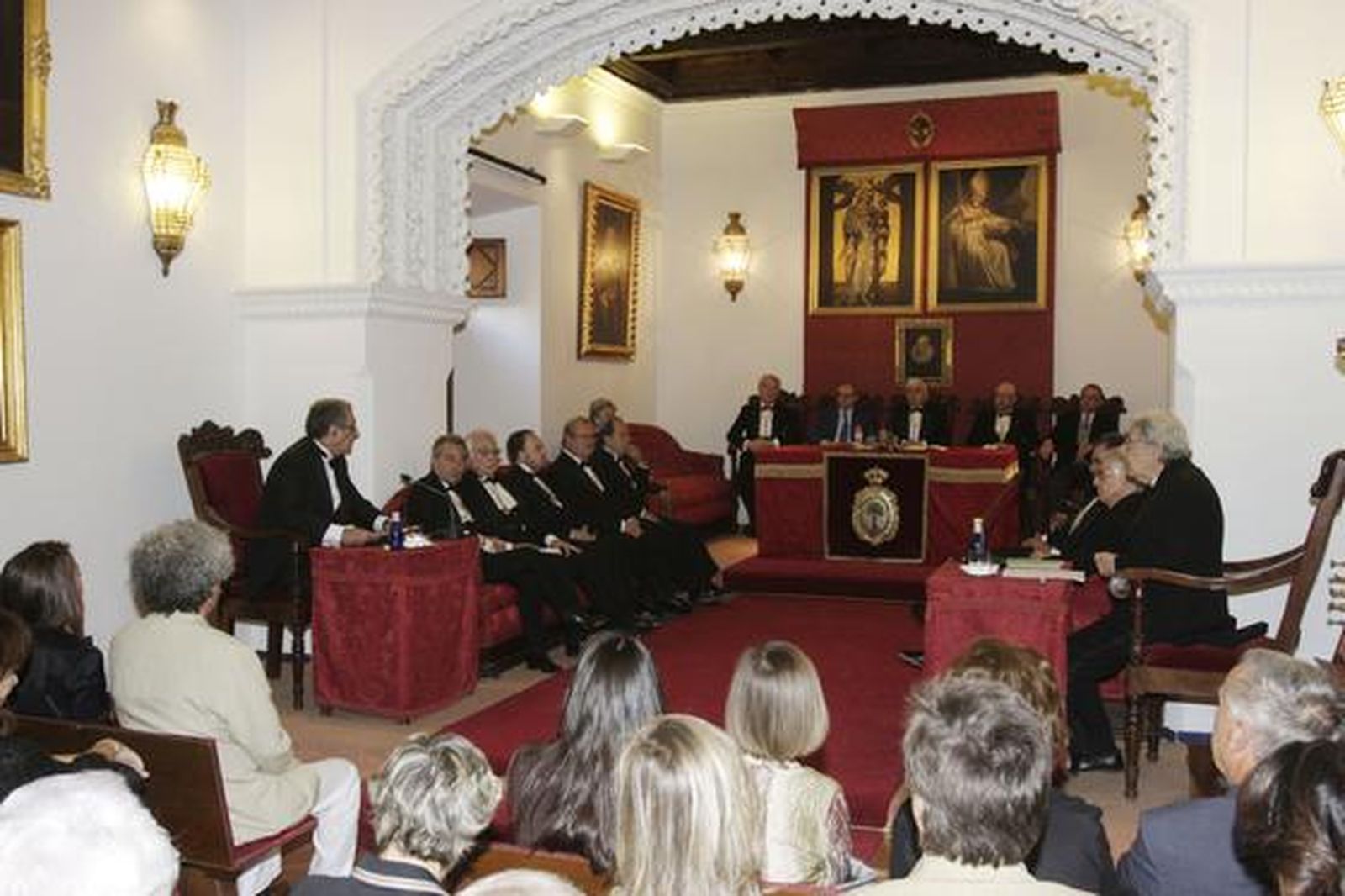 El arabista Rafael Valencia, quien dirigió en Bagdad el Instituto Hispano-Árabe, dedicó su discurso de ingreso a los refranes en la Sevilla árabe.

Foto: José Ángel García