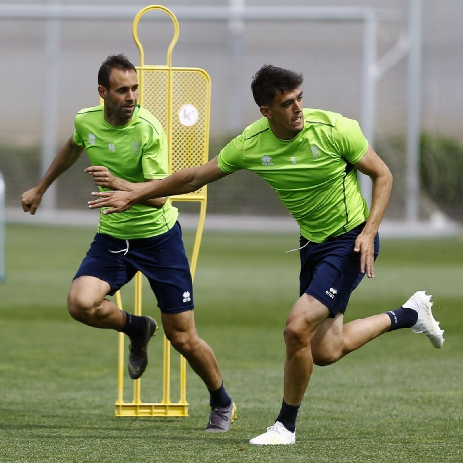 Víctor Díaz junto a Martínez durante un entrenamiento