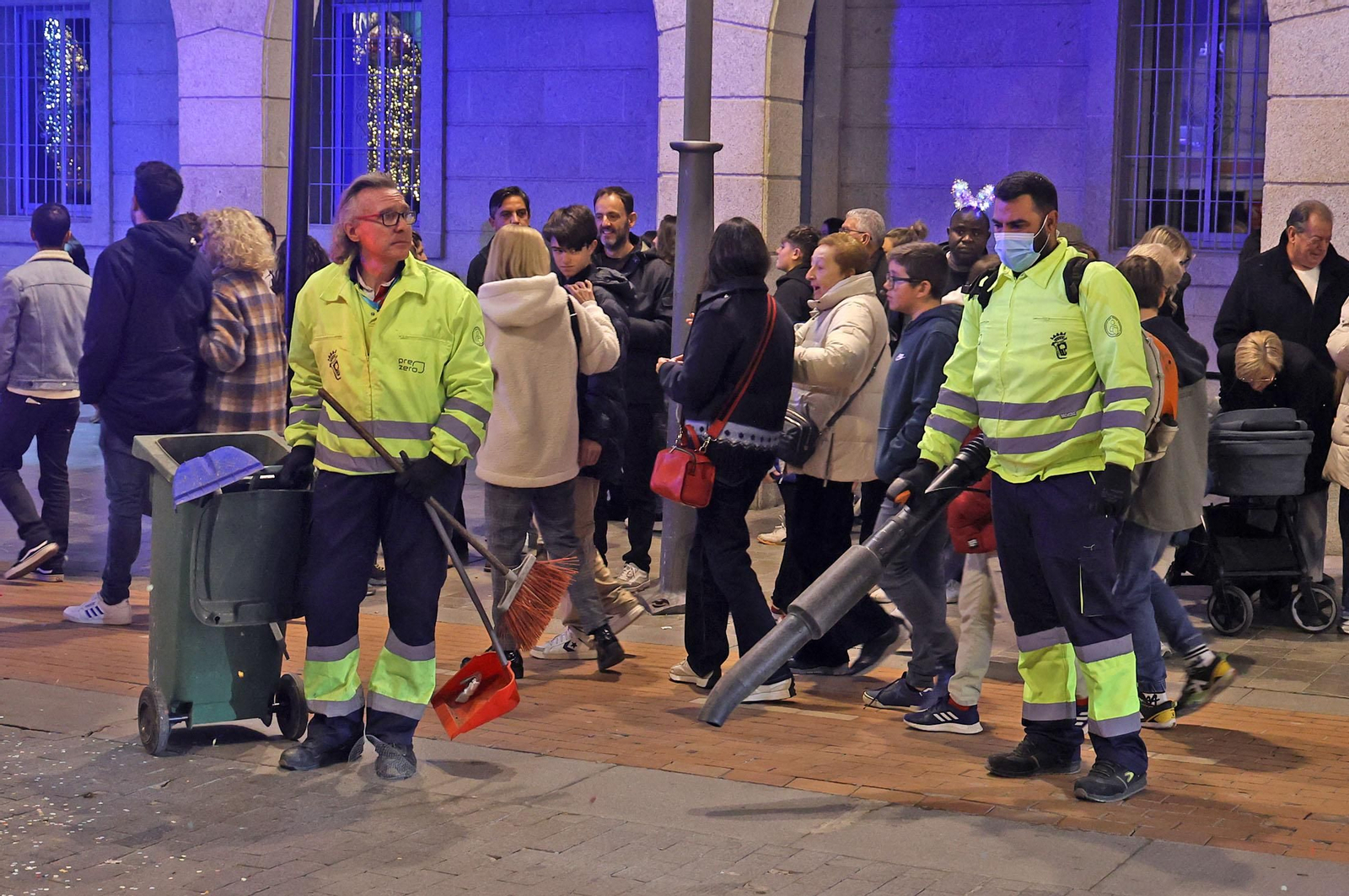 Imágenes del Heraldo Real anunciando la llegada de los Reyes Magos a Huelva