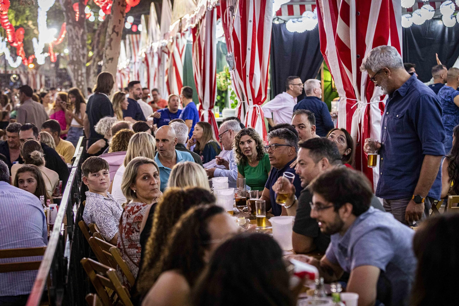 Búscate en las imágenes del viernes de Feria en San Fernando