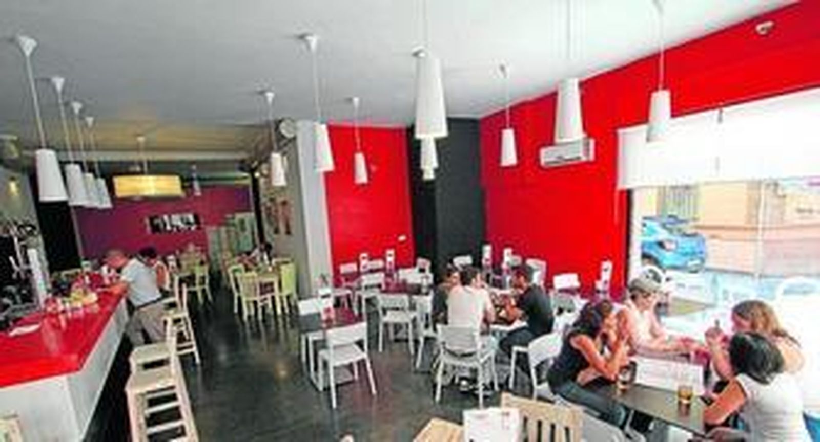 El local está situado en el número 22 de la calle Calatrava, a las puertas de la Alameda de Hércules.