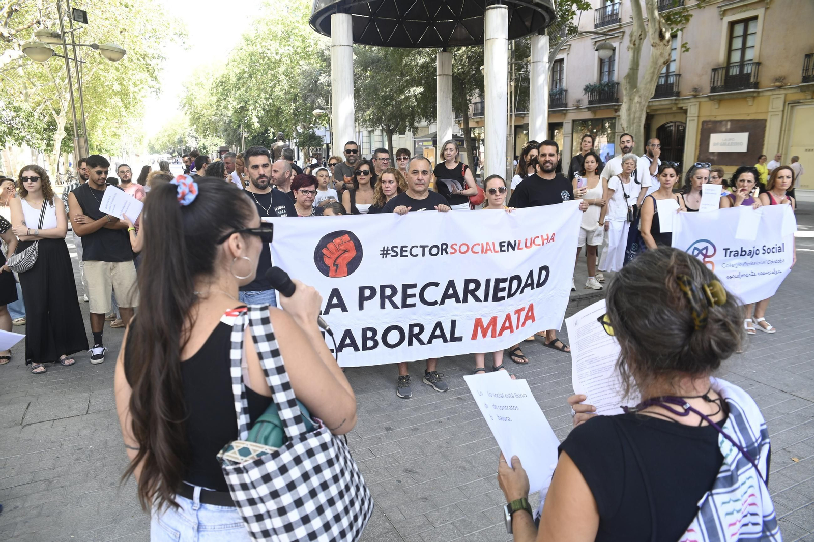 Las imágenes de la concentración de los trabajadores del sector social en Córdoba para denunciar su precariedad