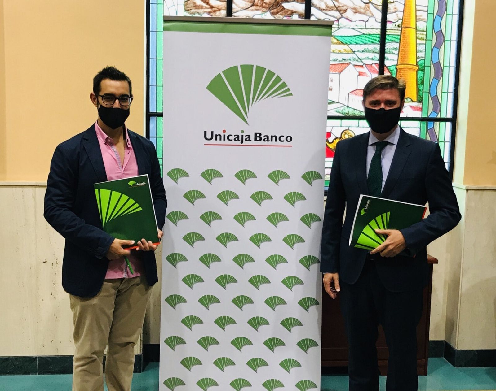 Unicaja Banco renueva su acuerdo con comerciantes y empresarios de Antequera