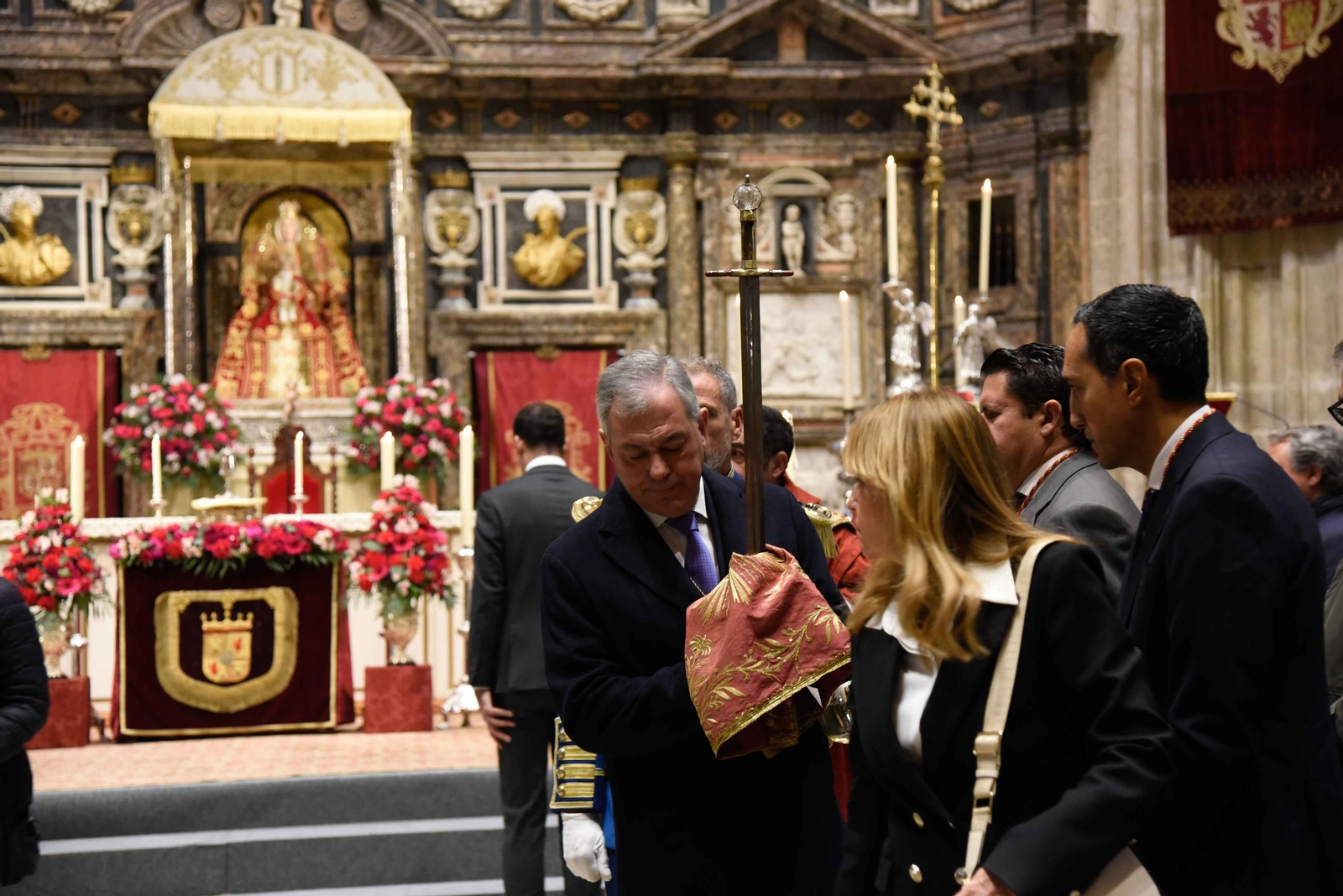 La espada de San Fernando, en la procesión de San Clemente