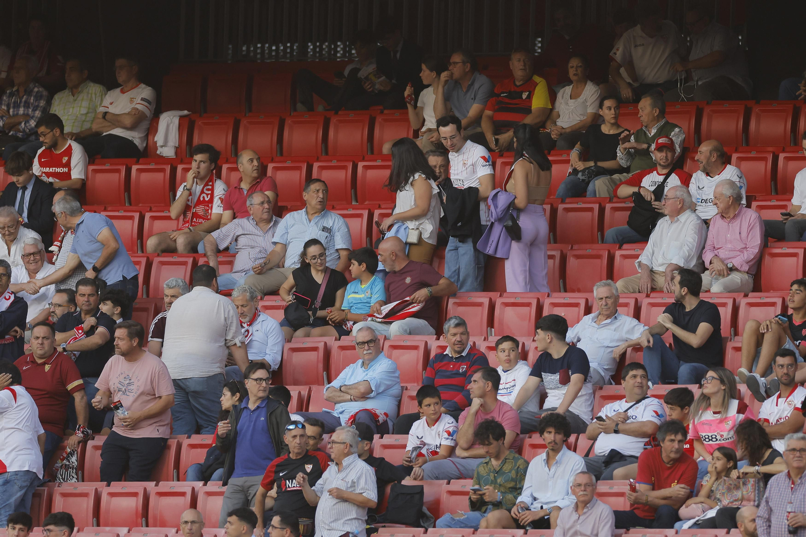 Búscate en las fotos del Sevilla -Villarreal