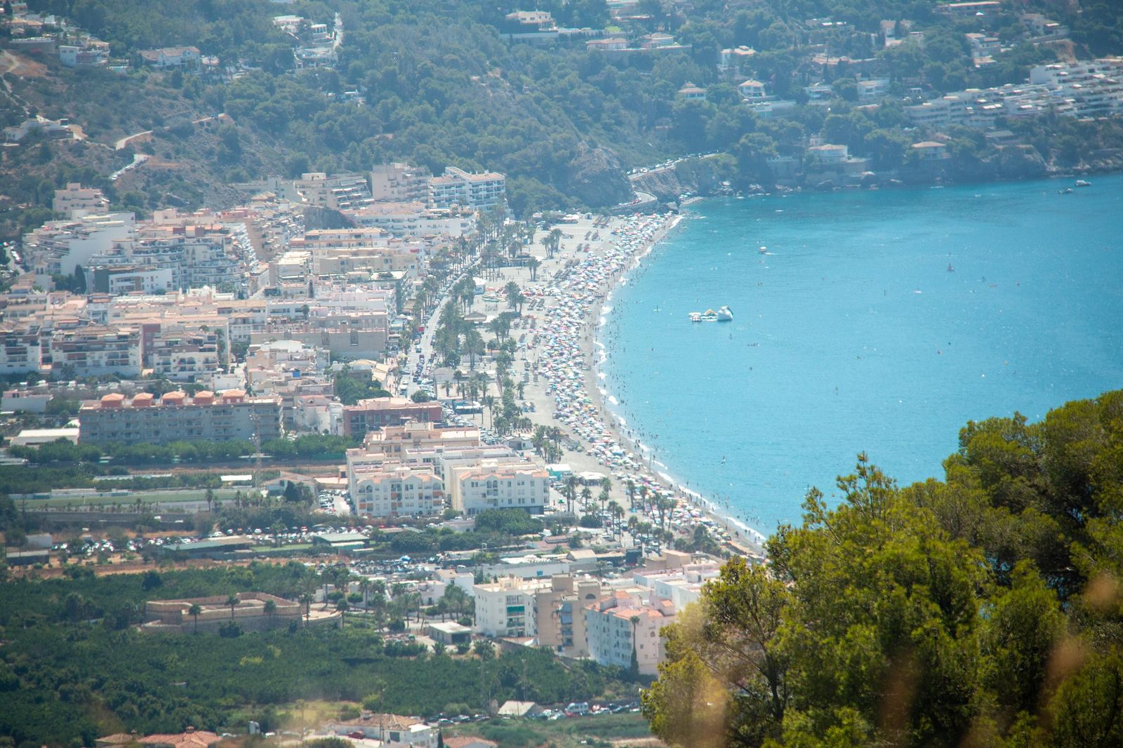 Playas llenas el 15 de agosto en la Costa Tropical