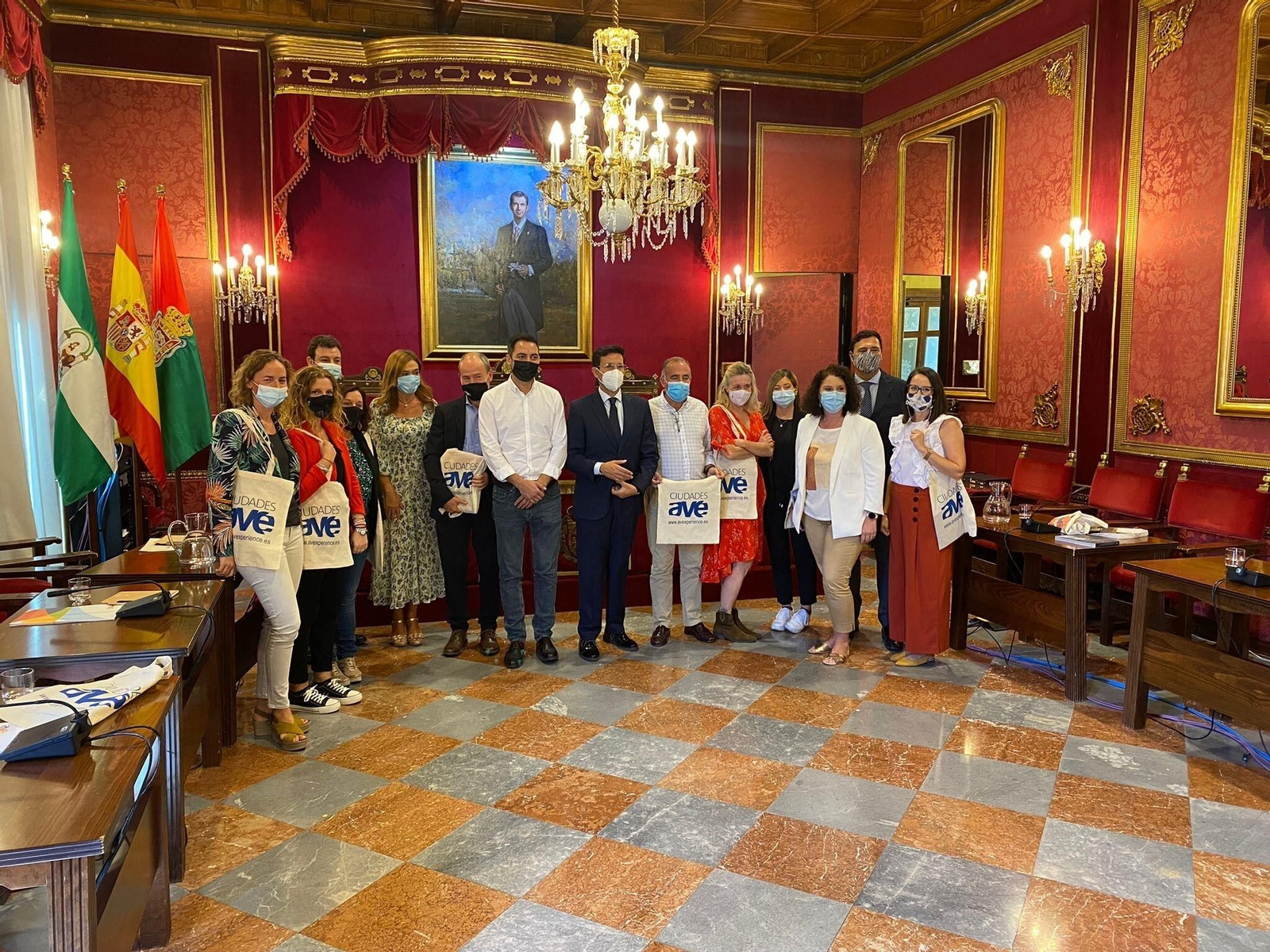 La Red de Ciudades AVE se da cita en el Ayuntamiento de Granada La Red de Ciudades AVE se da cita en el Ayuntamiento de Granada