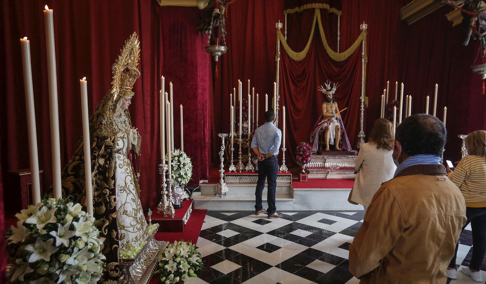 La capilla de los Desamparados de la hermandad de la Coronación permanecerá abierta durante todo el día.