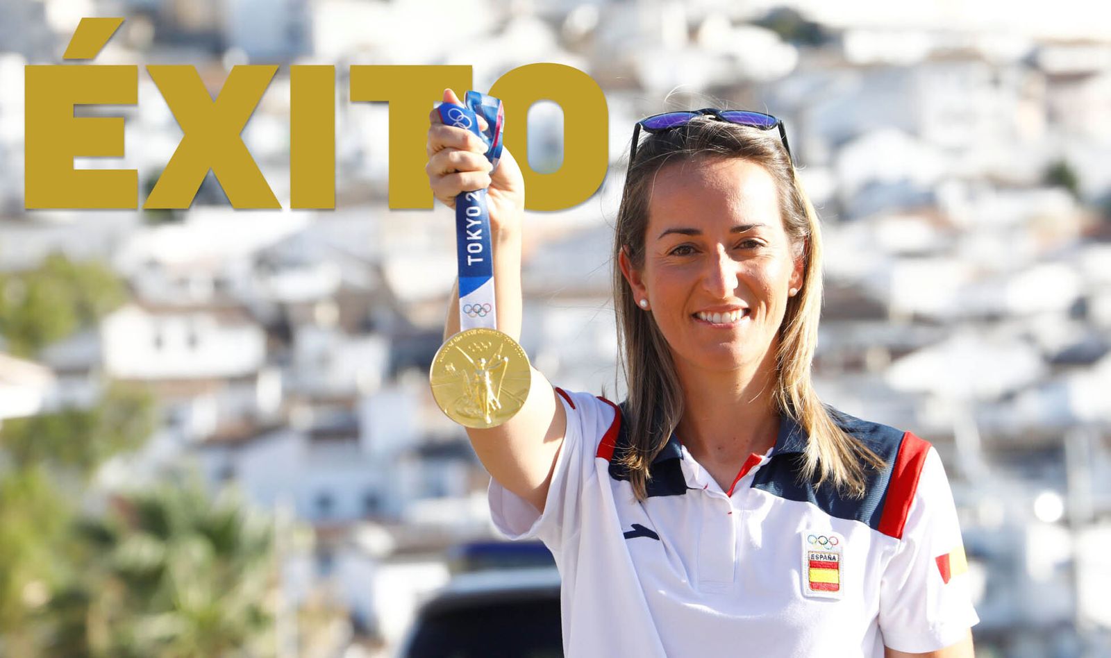Fátima Gálvez posa con su medalla de oro.