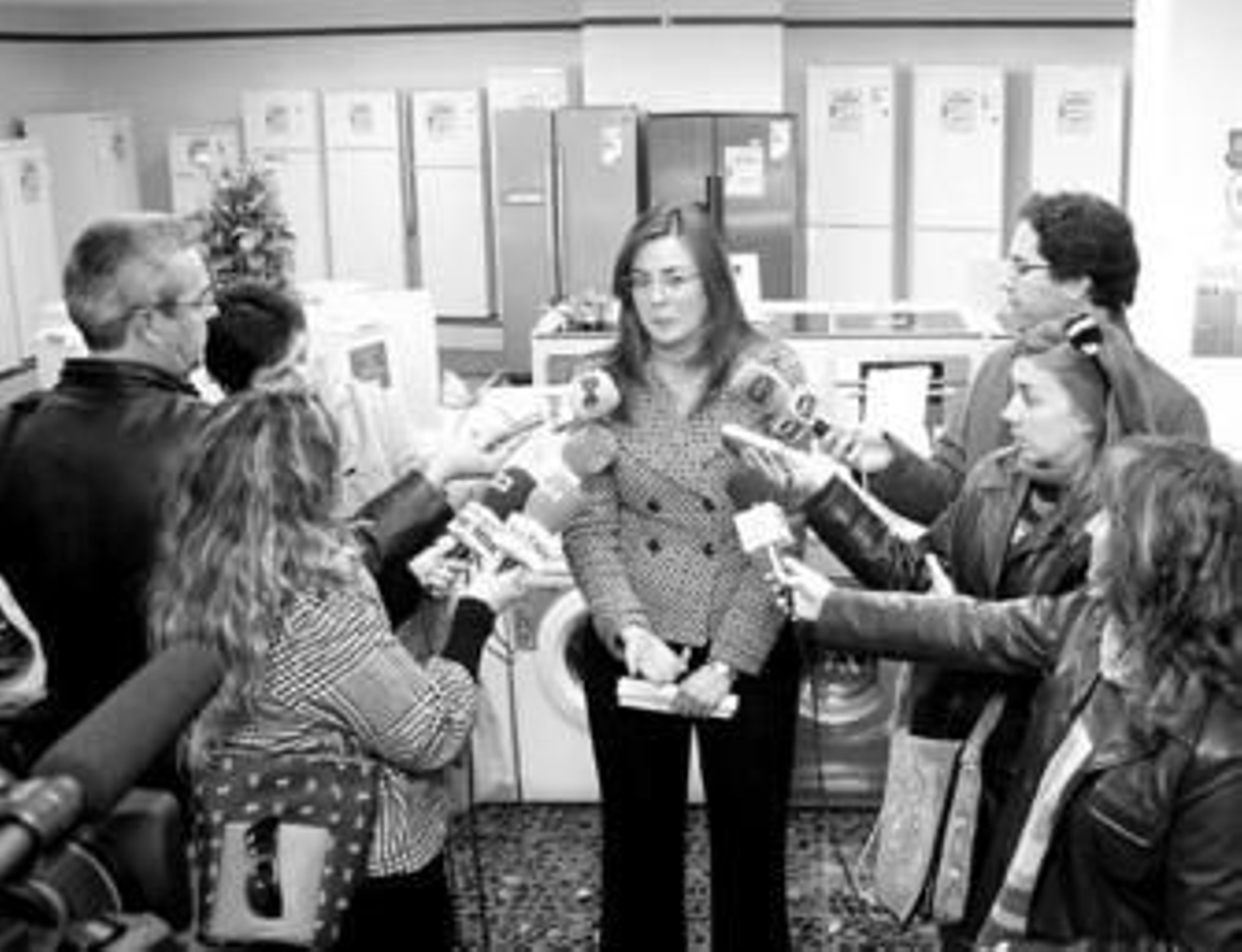 María José Rodríguez ayer en la tienda Ivarte, uno de los comercios que participa en el programa de ahorro.
