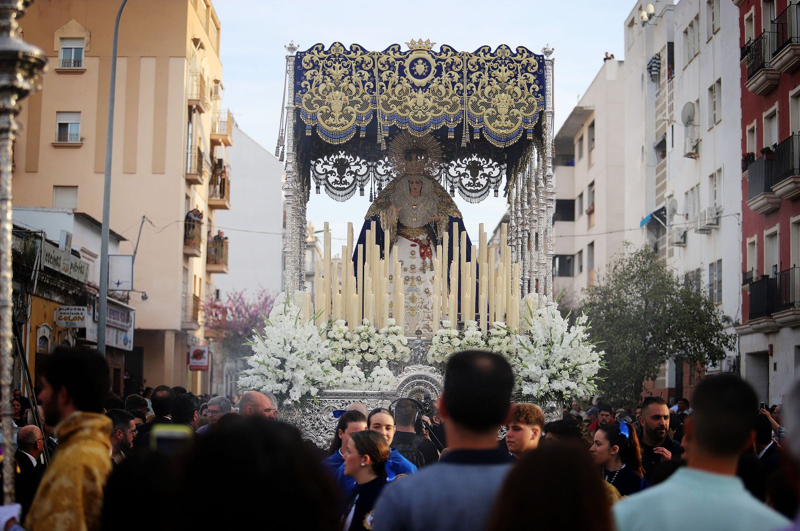 Imágenes de la procesión de la Virgen de los Dolores por Las Colonias