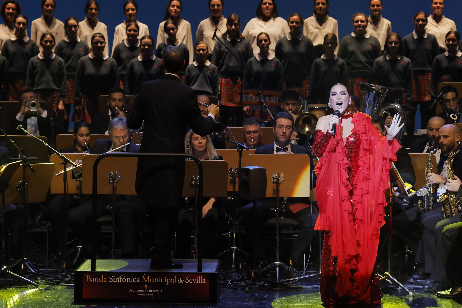 Laura Gallego, fotografiada al comienzo del espectáculo ‘Así canta nuestra tierra en Navidad’.