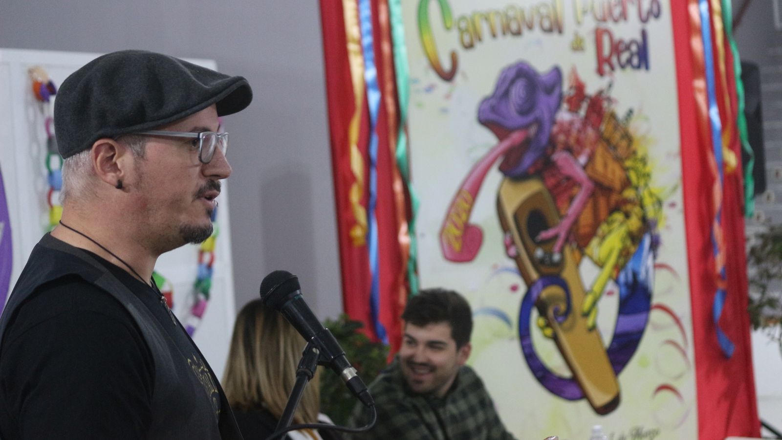 Fran García explica su obra en la presentación