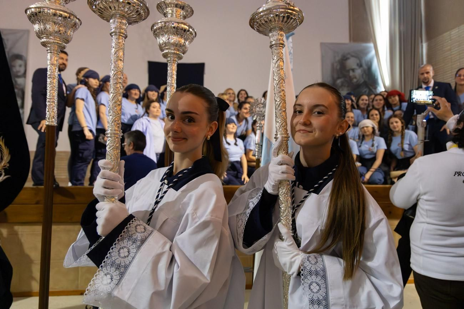 La temida lluvia impide el desarrollo normal de este Martes Santo